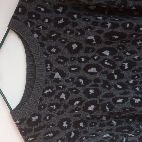 Lucky Brand Black & Gray Leopard Print Drop Shoulder Sweater - Picture 3 of 9